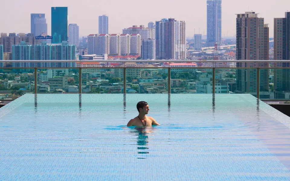 Premium 3BHK Amenities: Pools, Sky Gardens & Club Lifestyle